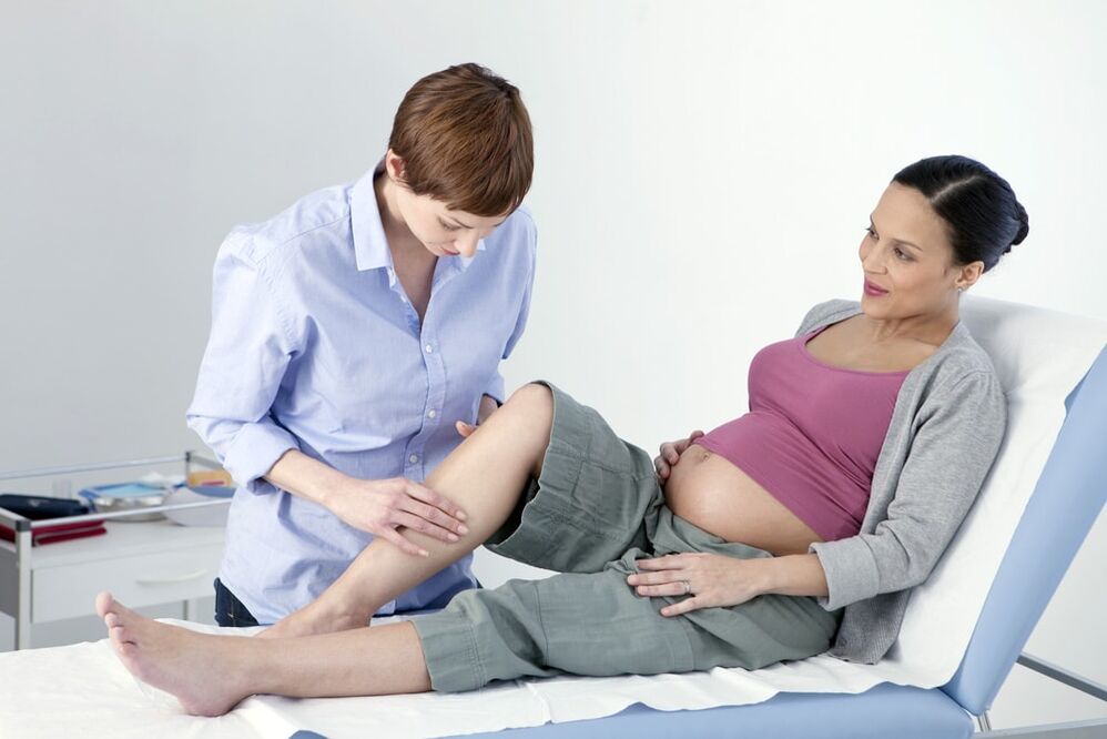 Pregnant woman consultation with a phlebologist